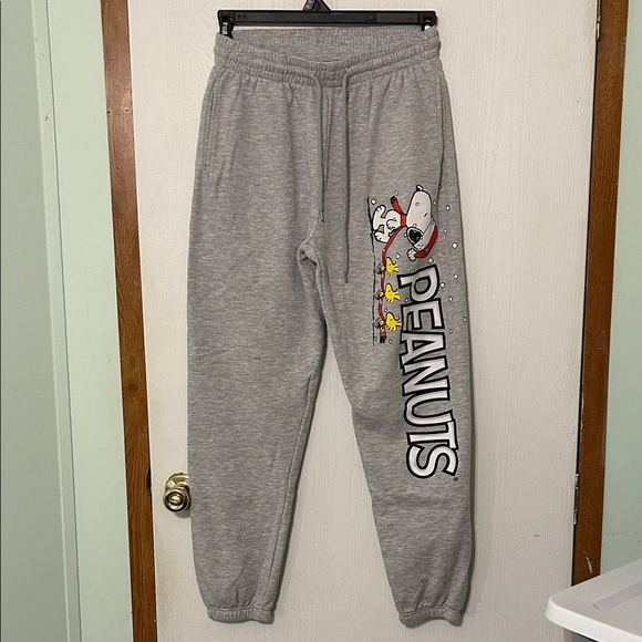 Peanuts Gray Sweatpants with Snoopy Design Junior Size L - Picture 1 of 4